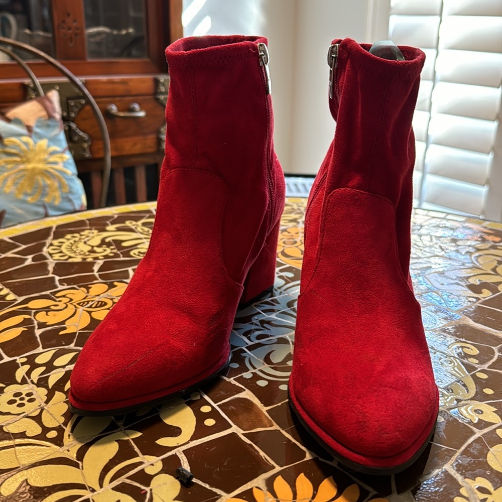 MARC FISHER RED SUEDE ANKLE BOOTSz: 6